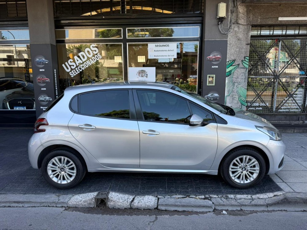 Peugeot 208 Allure — foto 13